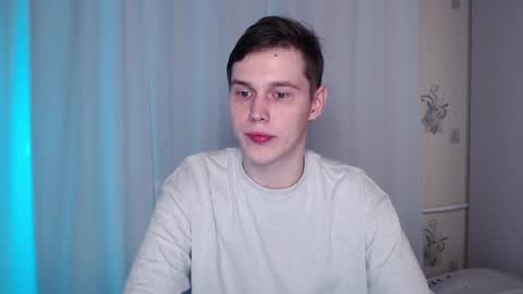 Snapshot of littlesadcabbage chatting on 12/23/24, 11:28 Sonnenschein online show from 12/23/24, 11:28