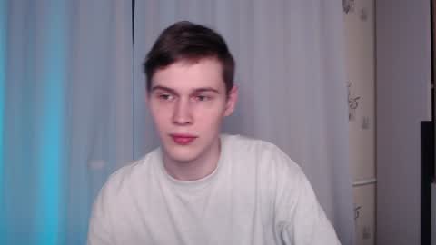 Snapshot of littlesadcabbage chatting on 12/30/24, 02:09 Sonnenschein online show from 12/30/24, 02:09