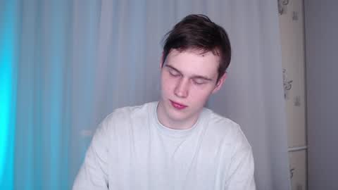 Snapshot of littlesadcabbage chatting on 12/30/24, 05:15 Sonnenschein online show from 12/30/24, 05:15