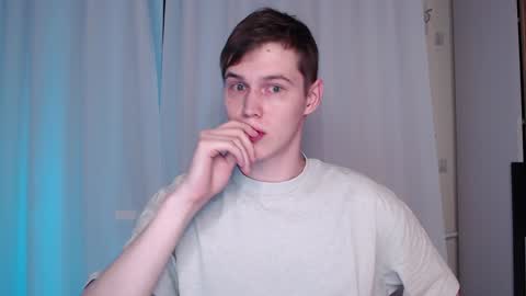 Snapshot of littlesadcabbage chatting on 12/31/24, 01:36 Sonnenschein online show from 12/31/24, 01:36