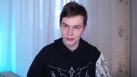 Snapshot of littlesadcabbage chatting on 01/07/25, 08:56 Sonnenschein online show from 01/07/25, 08:56