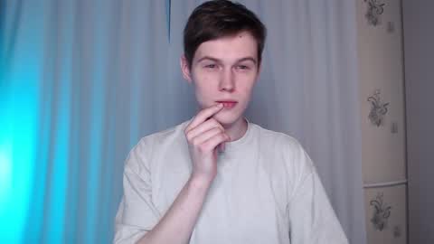 Snapshot of littlesadcabbage chatting on 01/15/25, 09:51 Sonnenschein online show from 01/15/25, 09:51