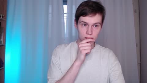 Snapshot of littlesadcabbage chatting on 01/25/25, 11:44 Sonnenschein online show from 01/25/25, 11:44