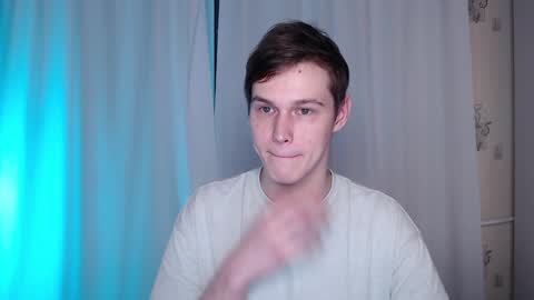 Snapshot of littlesadcabbage chatting on 01/28/25, 01:39 Sonnenschein online show from 01/28/25, 01:39