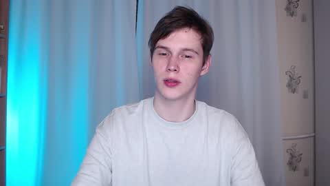 Snapshot of littlesadcabbage chatting on 02/01/25, 01:23 Sonnenschein online show from 02/01/25, 01:23