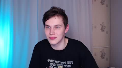 Snapshot of littlesadcabbage chatting on 02/07/25, 08:20 Sonnenschein online show from 02/07/25, 08:20