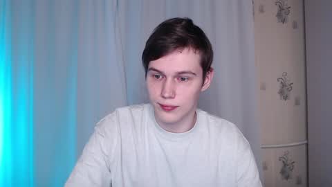 Snapshot of littlesadcabbage chatting on 02/08/25, 03:42 Sonnenschein online show from 02/08/25, 03:42