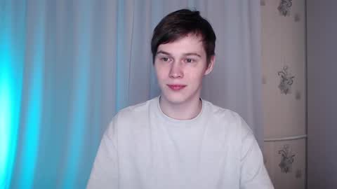 Snapshot of littlesadcabbage chatting on 02/16/25, 05:26 Sonnenschein online show from 02/16/25, 05:26