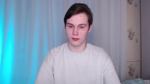 Snapshot of littlesadcabbage chatting on 02/21/25, 01:33 Sonnenschein online show from 02/21/25, 01:33