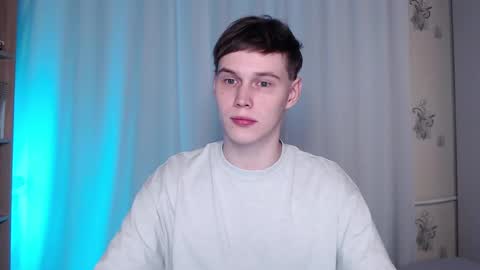 Snapshot of littlesadcabbage chatting on 03/04/25, 05:03 Sonnenschein online show from 03/04/25, 05:03