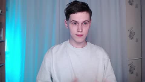 Snapshot of littlesadcabbage chatting on 03/04/25, 11:43 Sonnenschein online show from 03/04/25, 11:43