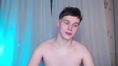 Snapshot of littlesadcabbage chatting on 03/11/25, 12:33 Sonnenschein online show from 03/11/25, 12:33