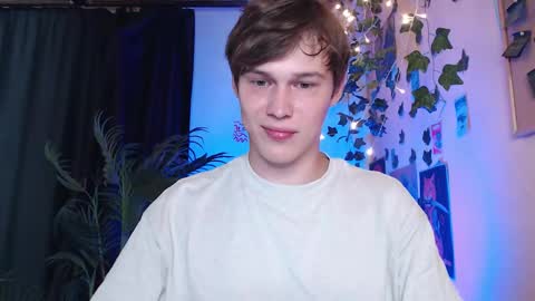 Snapshot of littlesadcabbage chatting on 09/08/25, 07:35 Sonnenschein online show from 09/08/25, 07:35