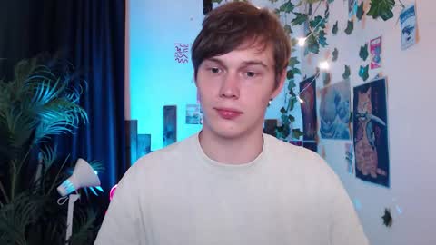 Snapshot of littlesadcabbage chatting on 09/15/25, 10:32 Sonnenschein online show from 09/15/25, 10:32