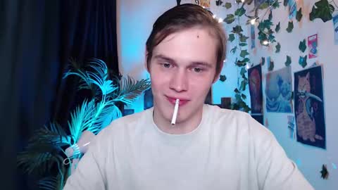 Snapshot of littlesadcabbage chatting on 09/20/25, 12:44 Sonnenschein online show from 09/20/25, 12:44