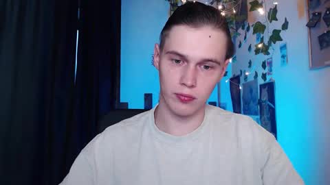 Snapshot of littlesadcabbage chatting on 10/30/25, 05:20 Sonnenschein online show from 10/30/25, 05:20