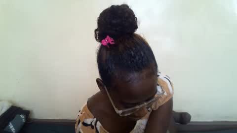 littlesandie online show from 11/14/25, 06:34