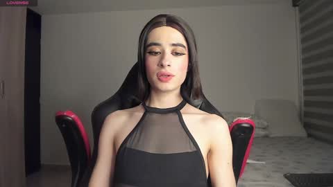 Snapshot of littlesissy_ chatting on 12/04/24, 01:25 Sofi online show from 12/04/24, 01:25