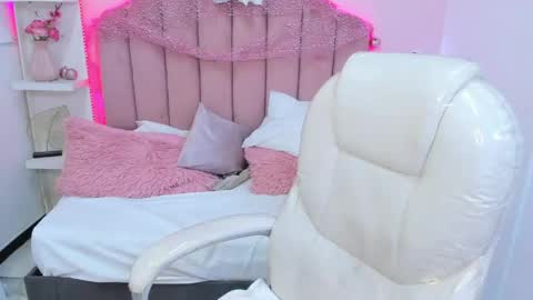 Snapshot of littlesofii chatting on 04/17/26, 09:51 sofii online show from 04/17/26, 09:51