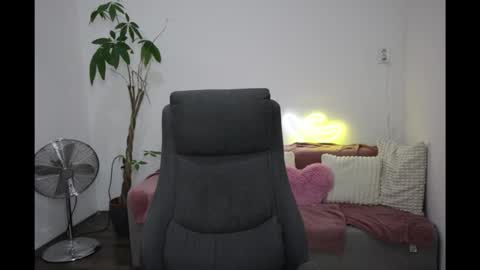 Snapshot of littlestellaspark chatting on 09/25/25, 12:42 littlestellaspark online show from 09/25/25, 12:42