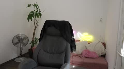 Snapshot of littlestellaspark chatting on 10/30/25, 11:11 littlestellaspark online show from 10/30/25, 11:11