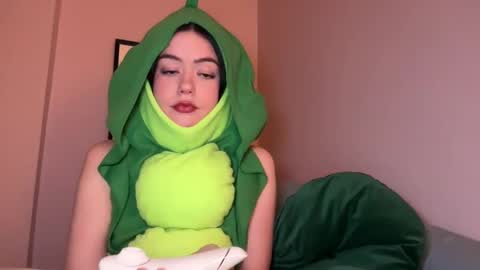 Little Sugar Pea  online show from 01/08/25, 11:41