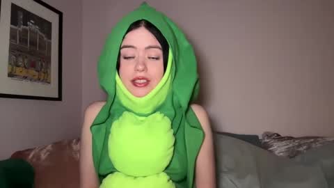 Little Sugar Pea  online show from 01/15/25, 12:41