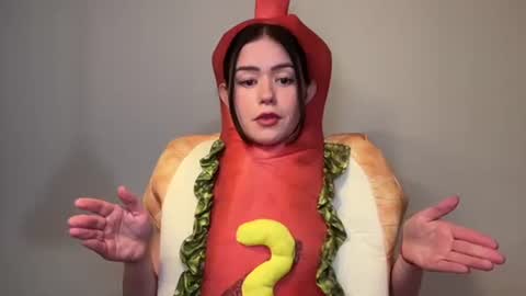 Little Sugar Pea  online show from 10/31/25, 07:26