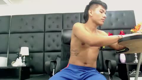 littletommy01 online show from 02/12/25, 05:05