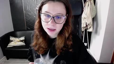 Snapshot of littleviki_ chatting on 05/18/26, 05:35 Viki online show from 05/18/26, 05:35