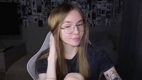 Snapshot of littlevildevil chatting on 05/15/26, 08:10 Eliana online show from 05/15/26, 08:10