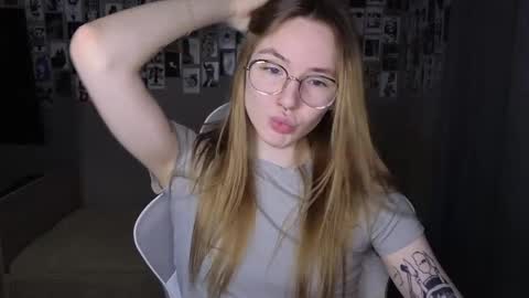 Snapshot of littlevildevil chatting on 05/29/26, 07:39 Eliana online show from 05/29/26, 07:39