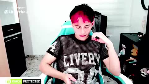 Snapshot of littlezhalem chatting on 12/23/25, 05:49 littlezhalem online show from 12/23/25, 05:49