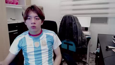 Snapshot of littlezhalem chatting on 02/17/26, 06:43 littlezhalem online show from 02/17/26, 06:43