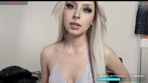 Snapshot of liu_mystik chatting on 04/18/26, 06:34 Liu help me to reach 100 thumps up daddy online show from 04/18/26, 06:34