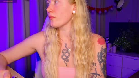 Snapshot of liv_fay chatting on 02/05/25, 08:04 Liv 3 online show from 02/05/25, 08:04