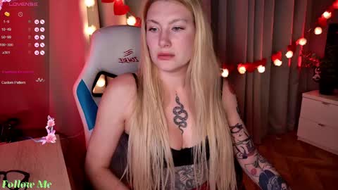 Snapshot of liv_fay chatting on 02/15/25, 06:12 Liv 3 online show from 02/15/25, 06:12