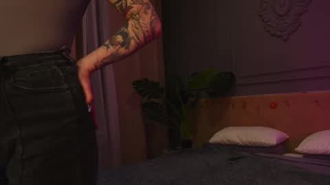 Snapshot of liv_fay chatting on 10/23/25, 04:50 Liv 3 online show from 10/23/25, 04:50