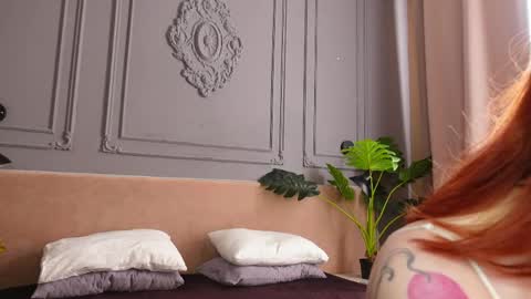 Snapshot of liv_fay chatting on 04/17/26, 01:47 Liv 3 online show from 04/17/26, 01:47