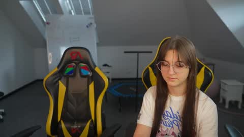 Snapshot of livehub054 chatting on 04/14/26, 10:10 Sheryl online show from 04/14/26, 10:10