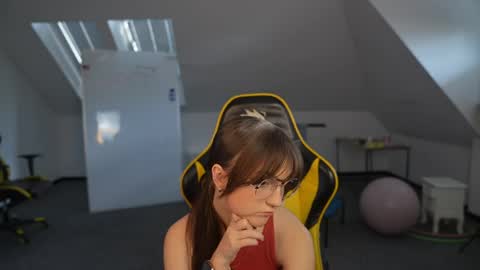 Snapshot of livehub054 chatting on 04/17/26, 10:18 Sheryl online show from 04/17/26, 10:18