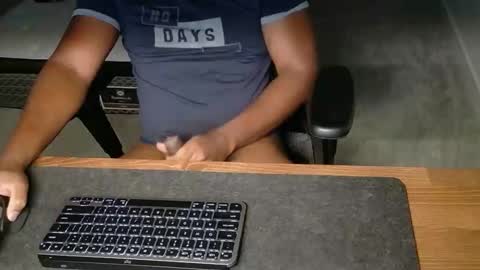 Snapshot of livetribber chatting on 04/29/26, 11:25 livetribber online show from 04/29/26, 11:25