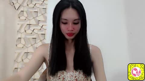Snapshot of liviacum_ chatting on 10/15/25, 11:27 Lvia online show from 10/15/25, 11:27