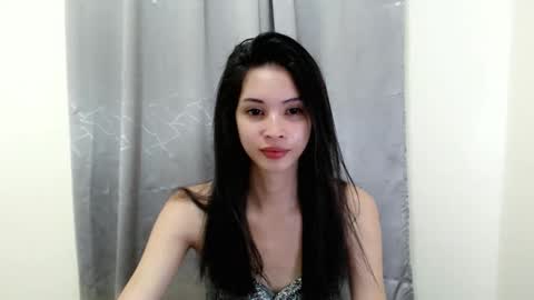 Snapshot of liviacum_ chatting on 11/22/25, 03:33 Lvia online show from 11/22/25, 03:33