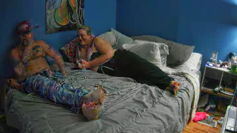 livingpuddle online show from 10/10/25, 02:43