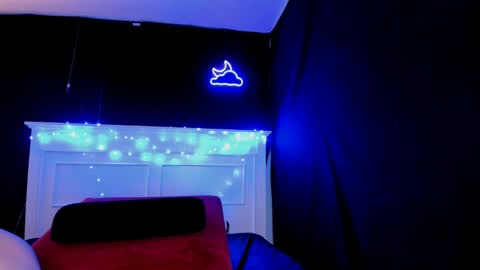 Snapshot of livinsubspace chatting on 12/21/24, 08:00 Liv online show from 12/21/24, 08:00