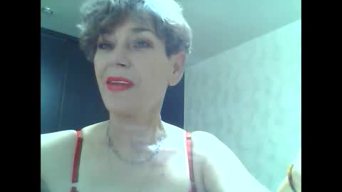 Snapshot of livslife chatting on 12/19/25, 08:38 livslife online show from 12/19/25, 08:38