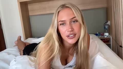 olivia online show from 11/28/25, 03:20