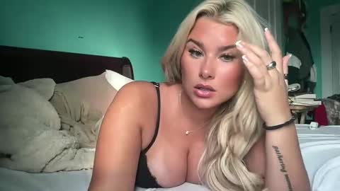 Snapshot of livvymack chatting on 11/05/25, 02:06 Livvy online show from 11/05/25, 02:06