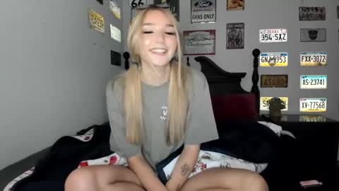 Livvy online show from 12/17/25, 06:08